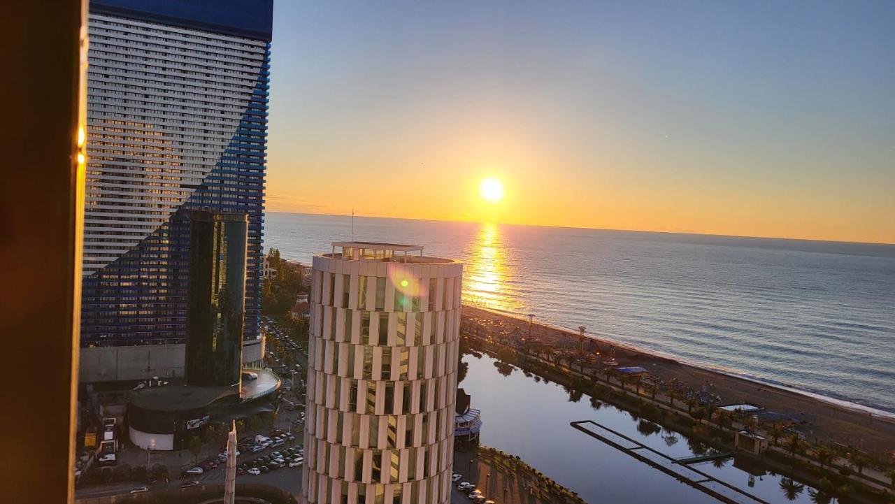 Black Sea Apartments Alliance Palace バトゥーミ エクステリア 写真