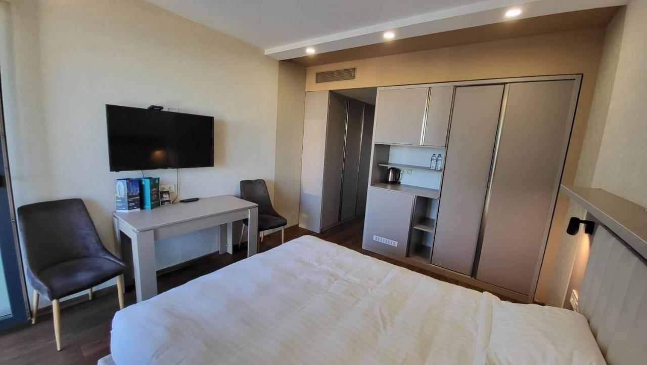 Black Sea Apartments Alliance Palace バトゥーミ エクステリア 写真