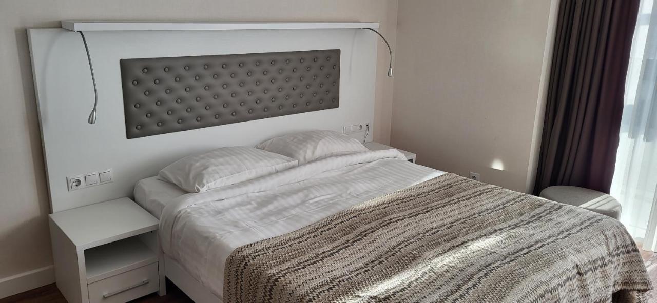 Black Sea Apartments Alliance Palace バトゥーミ エクステリア 写真