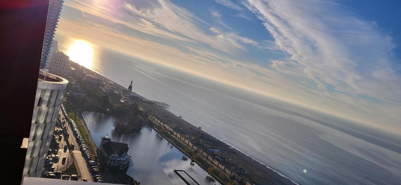 Black Sea Apartments Alliance Palace バトゥーミ エクステリア 写真