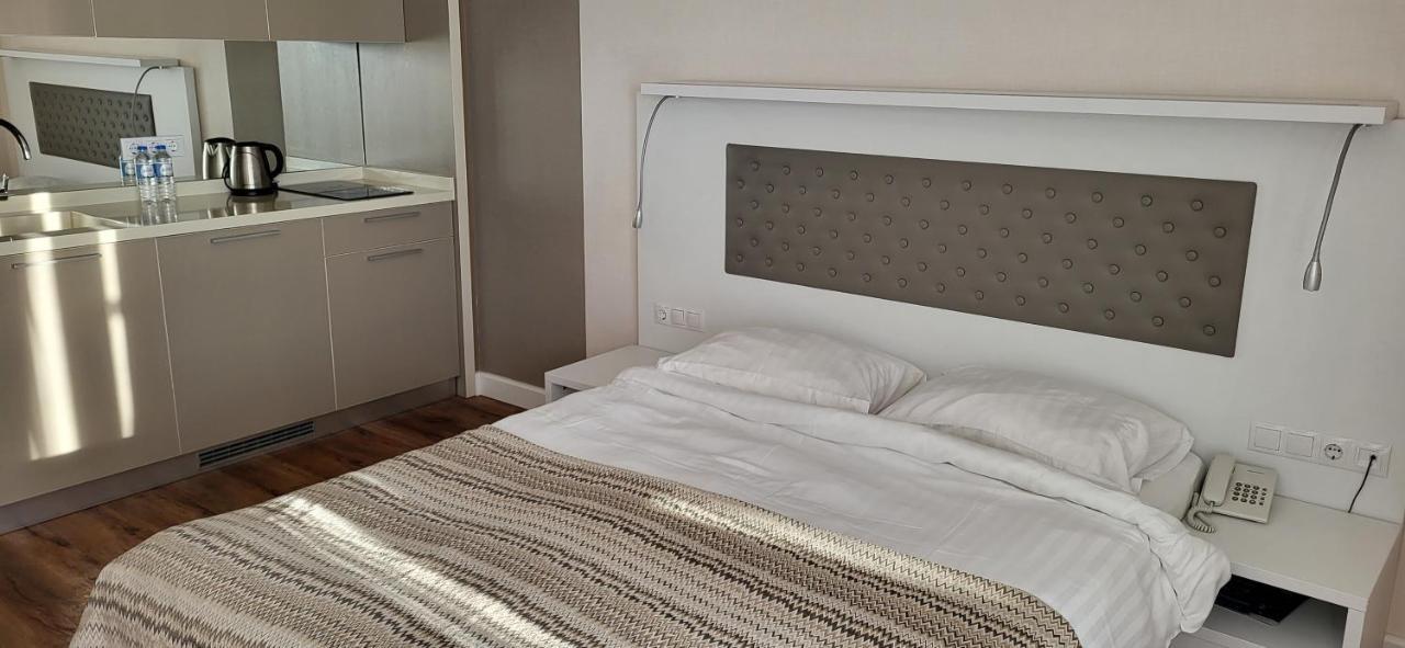 Black Sea Apartments Alliance Palace バトゥーミ エクステリア 写真